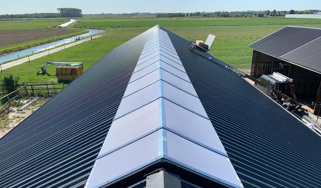 Lichtstraat in een stal