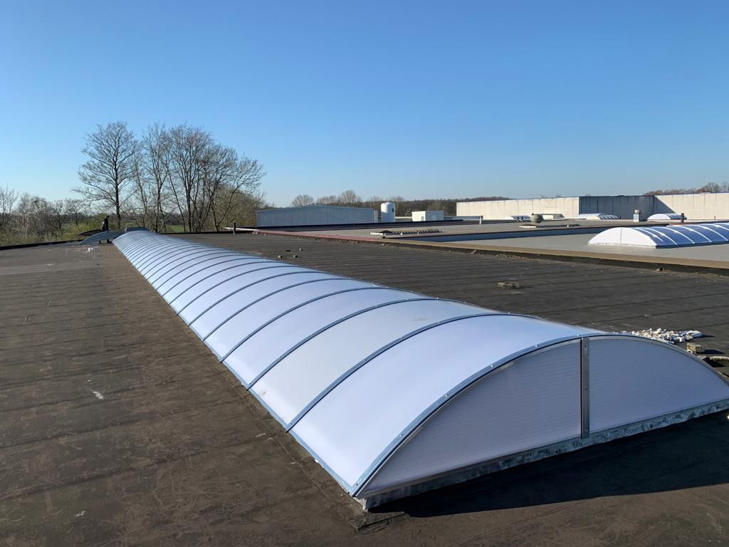 Lichtstraat op een plat dak